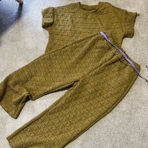 No brand. Internet special. Sz L. Soft. No fabric content, very likely poly.